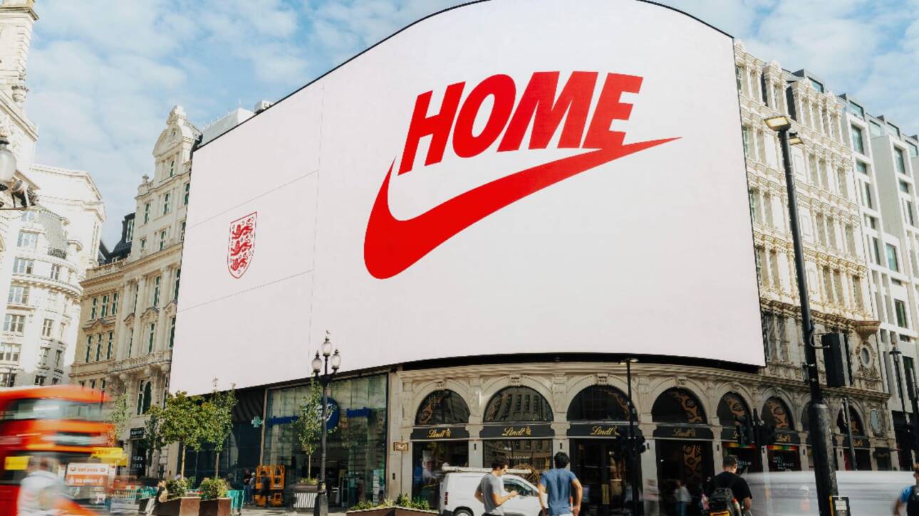 Credit: https://www.piccadillylights.co.uk