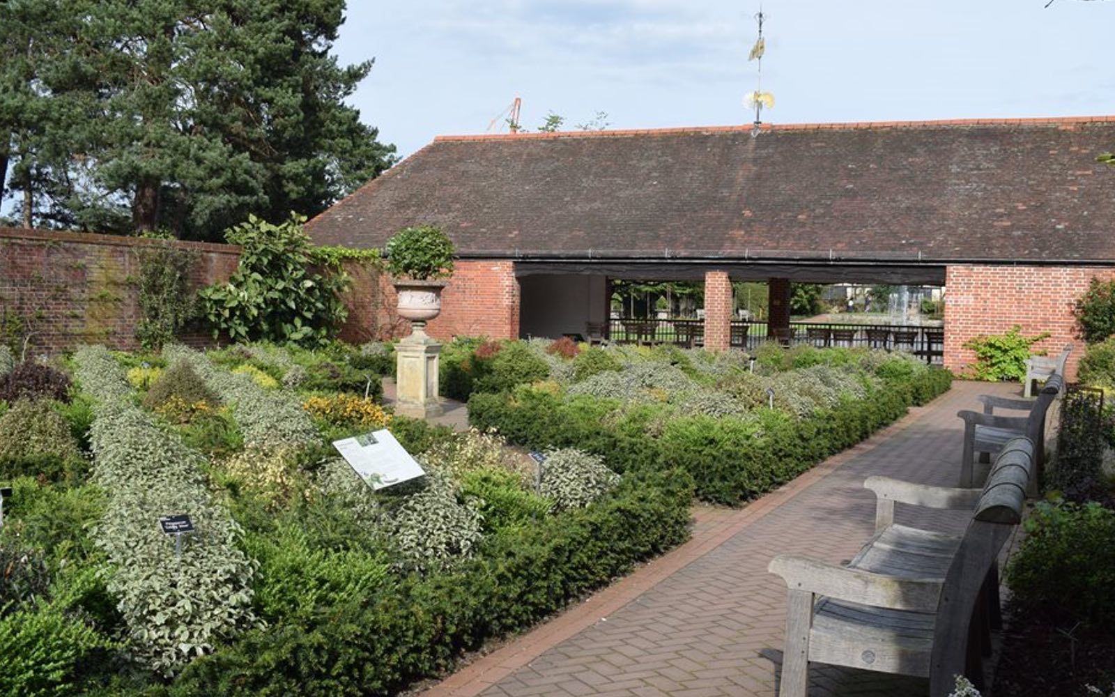 Credit:
https://www.rhs.org.uk/venue-hire/wisley/waterlily-pavilion