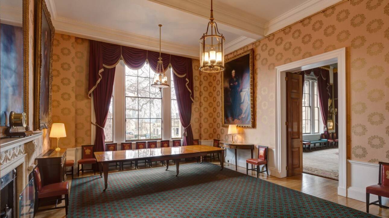Credit: https://www.trinityhouse.co.uk/venues-visits-and-voyages/events-at-trinity-house-london/space-and-facilities/luncheon-room